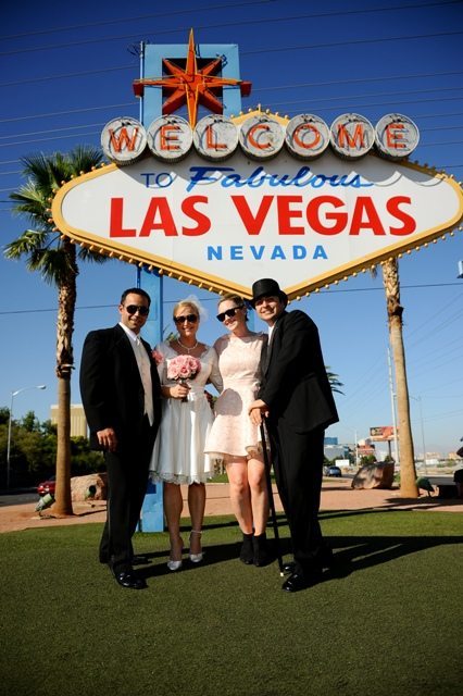 Ultimate Ceremony & Photo Shoot at Las Vegas Sign